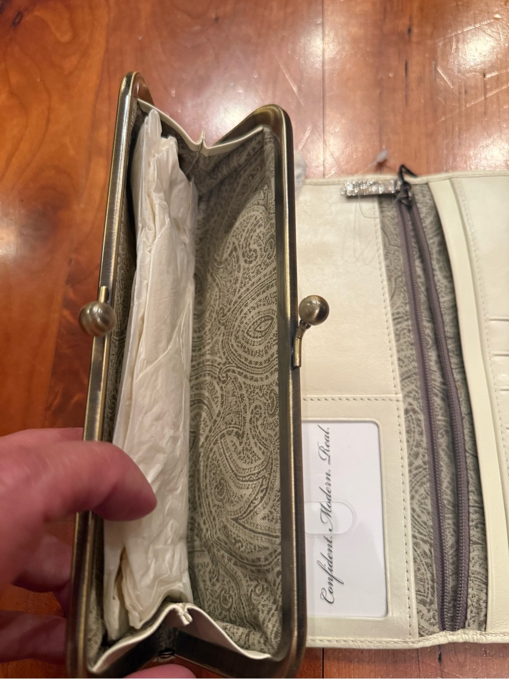 HOBO Rachel Continental Wallet - Picture 3 of 3